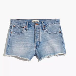Madewell Relaxed Denim Shorts in Cedarcroft Wash